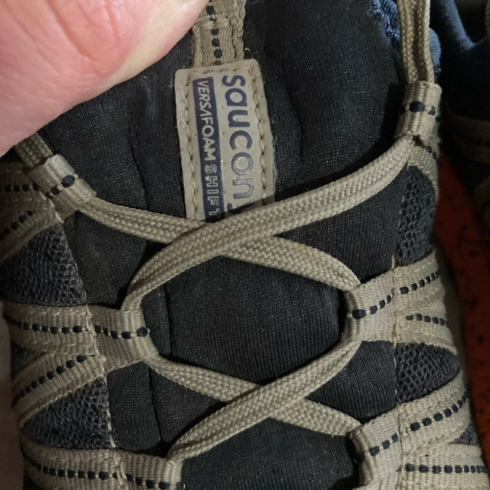 Saucony versafoam shift women’s/youth sneakers size 5M